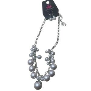 NWT Paparazzi Silver Pearl Necklace